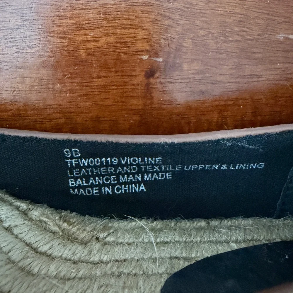 NEW Tommy Bahama Violine Peep Toe Black Espadrille Flat 9
